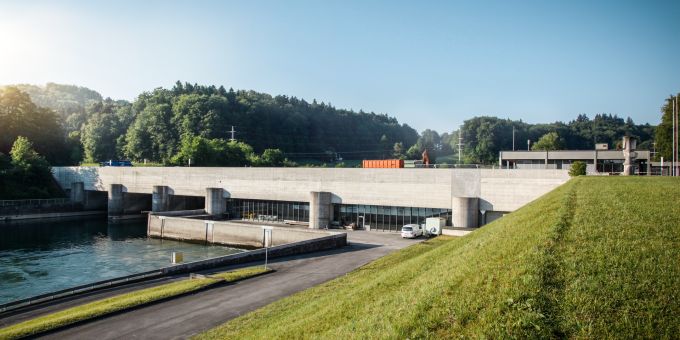 Nach einer Bauzeit von rund drei Jahren hat der Energiekonzern BKW beim Wasserkraftwerk Bannwil einen neuen Fischaufstieg errichtet. BKW