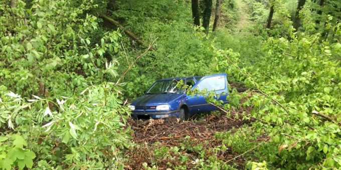 Polizei - Personenwagenlenker verursacht Selbstunfall