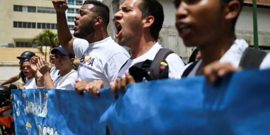 Guaidó-Anhänger demonstrieren in Caracas