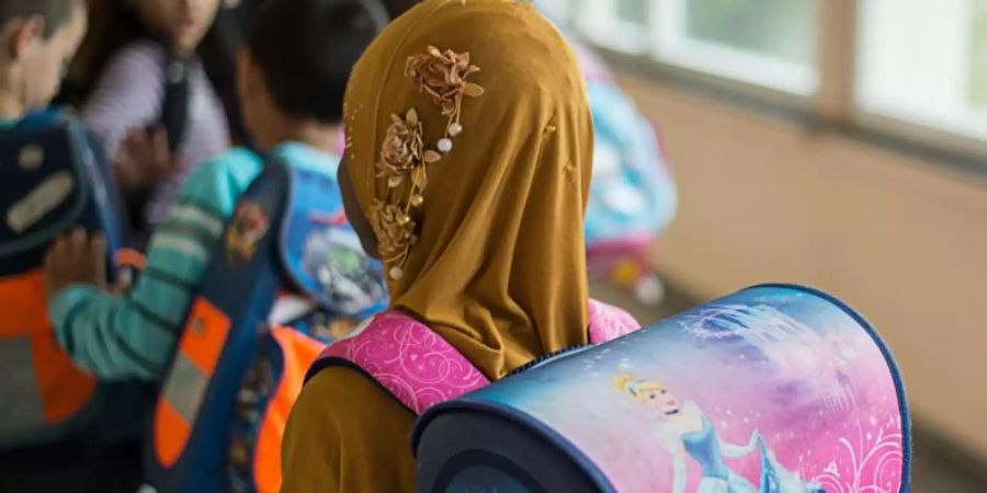 Das neue Kopftuchverbot in Österreich richtet sich explizit an junge Schülerinnen und gilt bis zum Ende des Schuljahres, in dem die Mädchen zehn Jahre alt werden. Foto: Wolfram Kastl/Archiv