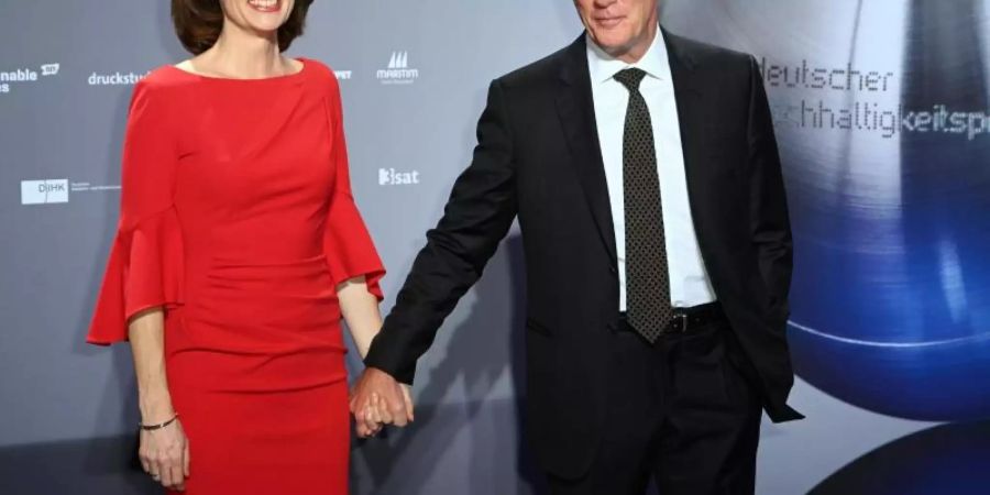 Hand in Hand: Katarina Barley und Richard Gere. Foto: Henning Kaiser