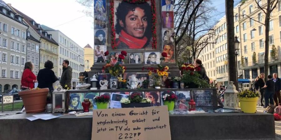 Das «Michael-Jackson-Denkmal» vor dem Bayerischen Hof in München. Foto: Valentin Gensch