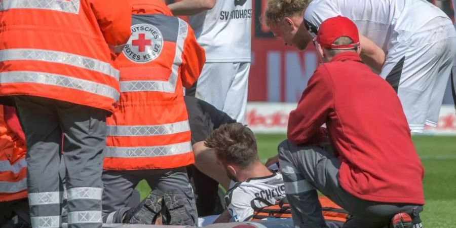 Sandhausens Fabian Schleusener hat sich in der Partie gegen Ingolstadt das linke Schienbein gebrochen. Foto: Armin Weigel