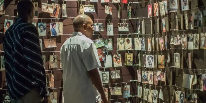 Fotos erinnern im Kigali Genocide Memorial Center an die Getöteten. Foto: Michael Kappeler Fotos erinnern im Kigali Genocide Memorial Center an die Getöteten. Foto: Michael Kappeler