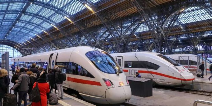 Berlin - Steuersenkung bei Tickets bringt 5 Millionen neue Fahrgäste