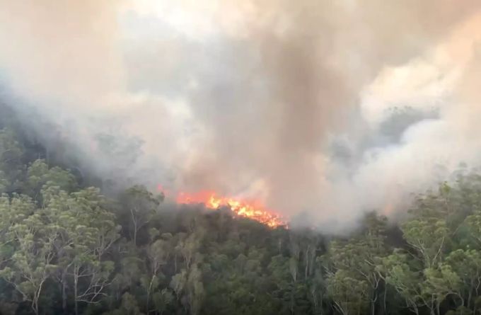 Fraser Island steht in Flammen. Fraser Island