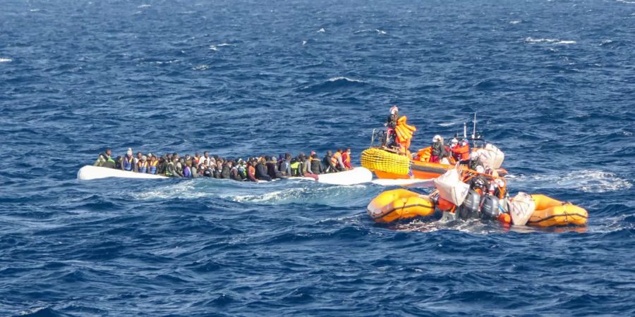 «Ocean Viking» rettet rund 120 Bootsmigranten im Mittelmeer