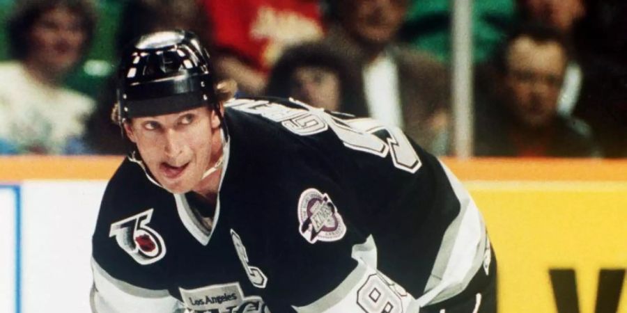 Eishockey-Legende Wayne Gretzky bei einem Spiel der LA Kings am 31. Dezember 1991. Foto: epa Lehtikuva/A1861_epa_Lehtikuva/dpa