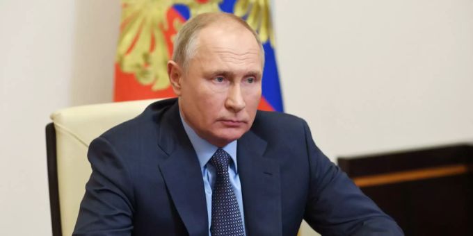 Wladimir Putin in seinem Büro. Abrüstungskonferenz Russland China USA