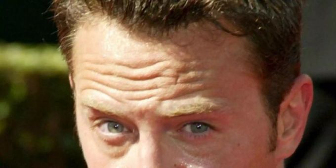 US-Schauspieler Matthew Perry teilt auf Twitter mit, dass das geplante Wiedersehen der Serienstars auf Anfang März verschoben worden ist. Foto: Emilio Flores/epa/dpa US-Schauspieler Matthew Perry teilt auf Twitter mit, dass das geplante Wiedersehen der Serienstars auf Anfang März verschoben worden ist. Foto: Emilio Flores/epa/dpa