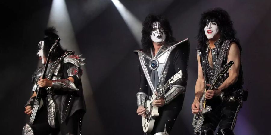 kiss hard rock