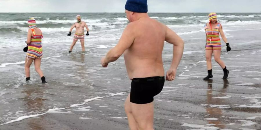 Der Winterschwimm-Verein in Rostock verzeichnete im Corona-Jahr 2020 einen deutlichen Mitgliederzulauf im Vergleich zu den Vorjahren. Foto: Bernd Wüstneck/dpa-Zentralbild/dpa