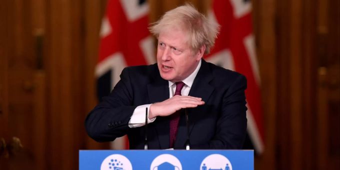 Boris Johnson, Premierminister von Grossbritannien, gibt eine Pressekonferenz in der 10 Downing Street. Die in Grossbritannien entdeckte neue Variante des Coronavirus ist nach Angaben von Premier Johnson nach ersten Erkenntnissen deutlich ansteckender als die bekannte Form. 19.12.2020, Grossbritannien, London Coronavirus Grossbritannien