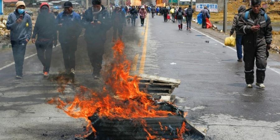 Protest von Castillos Anhängern nahe der Grenze zu Bolivien