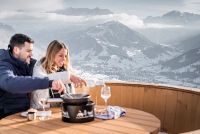 Ob ihr neue Freundschaften schliesst oder alte Bande zementiert: Im Caquelon ist es so oder so lauschig. Winter Ausflug Schweiz