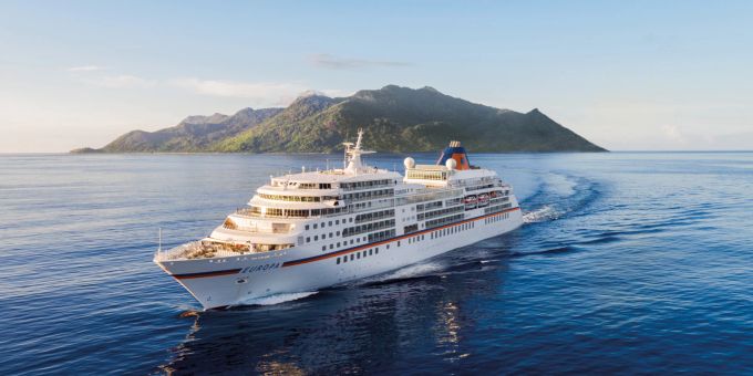 Die «MS Europa» kreuzt vor den Seychellen. Kreuzfahrt Schiff Meer Ozean Insel Seychellen