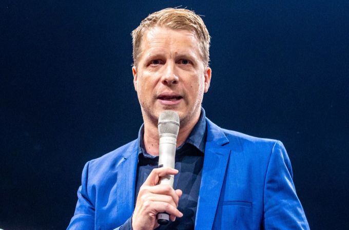 Moderator Oliver Pocher soll Boris Becker in seiner Persönlichkeit verletzt haben. oliver pocher