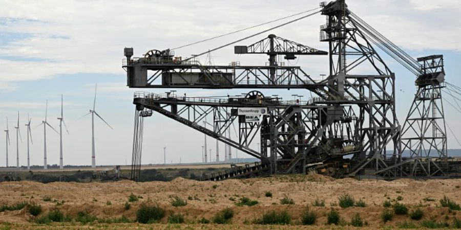 Braunkohle-Bagger im Tagebau Garzweiler II