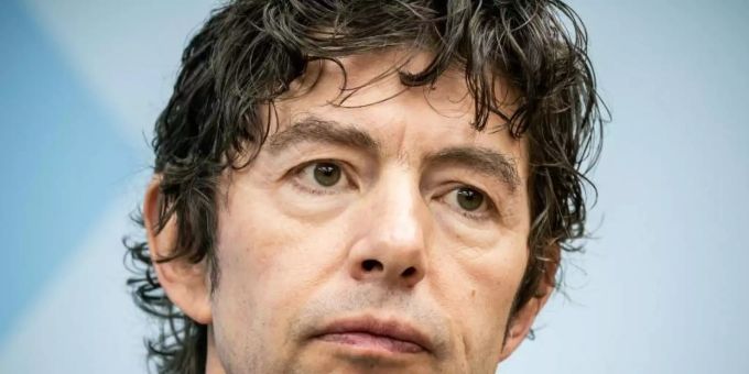 Christian Drosten, Direktor des Instituts für Virologie in Berlin, ist dieser Tage öfter in den Medien als ihm lieb ist. Foto: Michael Kappeler/dpa-pool/dpa Christian Drosten, Direktor des Instituts für Virologie in Berlin, ist dieser Tage öfter in den Medien als ihm lieb ist. Foto: Michael Kappeler/dpa-pool/dpa