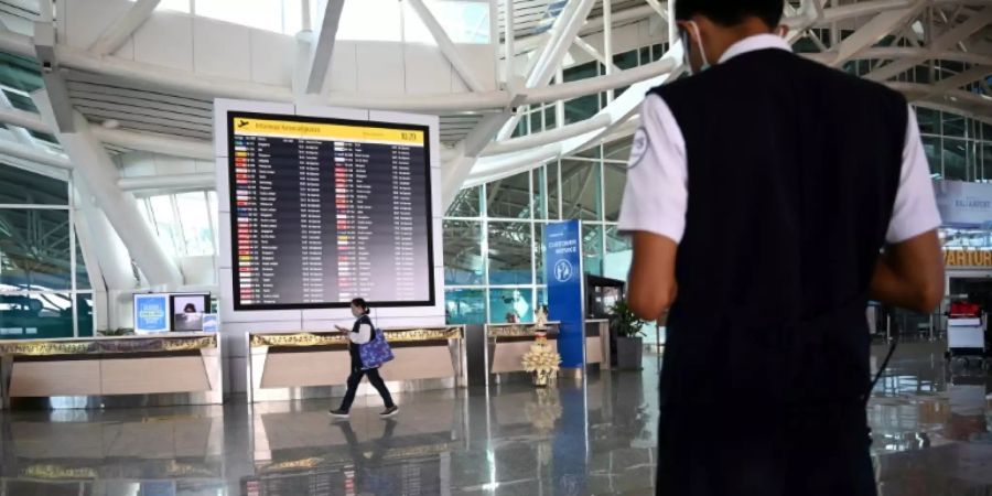 Leeres Terminal auf Bali in Indonesien Ende April