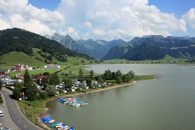 Der Campingplatz Euthal am Sihlsee. Euthal Camping