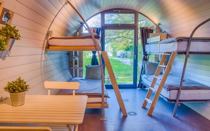 Auf dem TCS Campingplatz Gwatt lässt es sich auch Glampen. Glamping am Thunersee