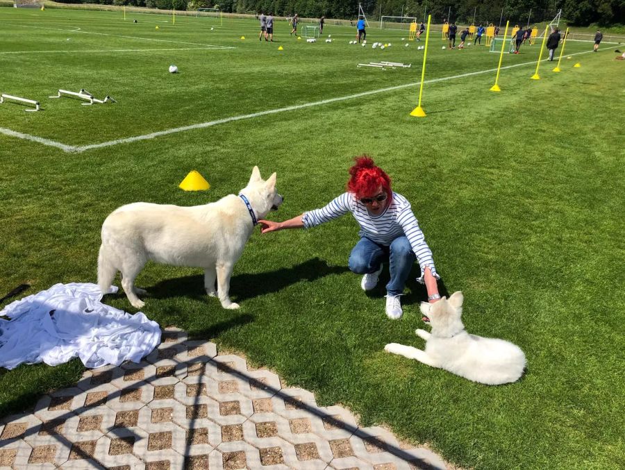 Voller Stolz zeigt Heliane Canepa den Familienzuwachs.