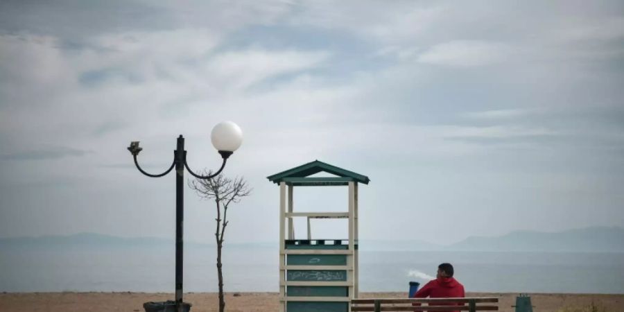 Leere Strand nahe Athen
