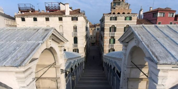 Verlassene Rialto-Brücke in Venedig, im vom Coronavirus gebeutelten Italien. Coronavirus