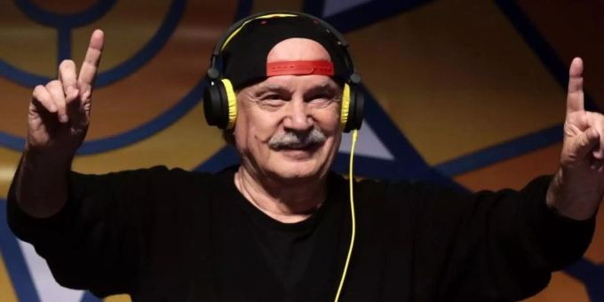Der italienische Produzent und DJ Giorgio Moroder tritt beim Corona SunSets Festival auf. Foto: picture alliance / dpa Der italienische Produzent und DJ Giorgio Moroder tritt beim Corona SunSets Festival auf. Foto: picture alliance / dpa