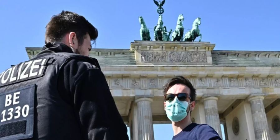 Corona-Kontrolle in Berlin