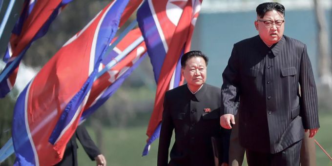 Nordkoreas Machthaber Kim Jong Un erhielt von China eine Ärzte-Delegation. kim jong un