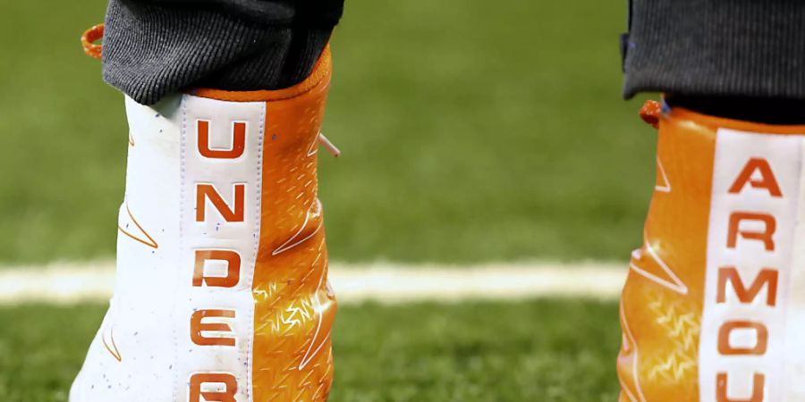 Der US-Sportartikelkonzern Under Armour leidet unter den Folgen der Corona-Pandemie und schreibt im ersten Quartal einen Verlust.(Archivbild)