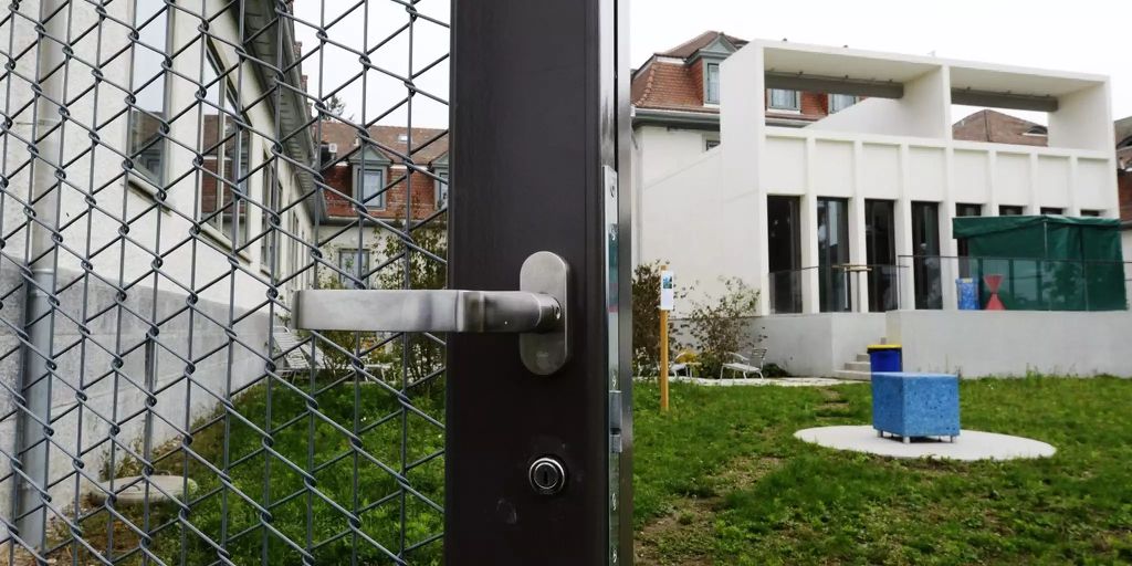 Psychiatrie Rheinau Polizei sucht geflüchteten Sexualstraftäter