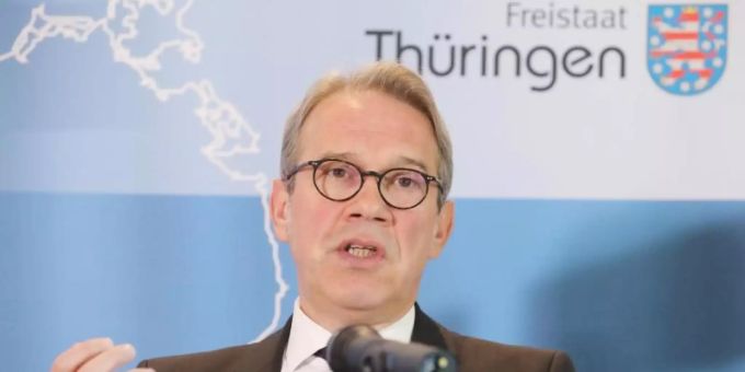 Thüringens Innenminister Georg Maier (SPD) warnt vor Zunahme von Terrorismus. Foto: Bodo Schackow/dpa Thüringens Innenminister Georg Maier (SPD) warnt vor Zunahme von Terrorismus. Foto: Bodo Schackow/dpa