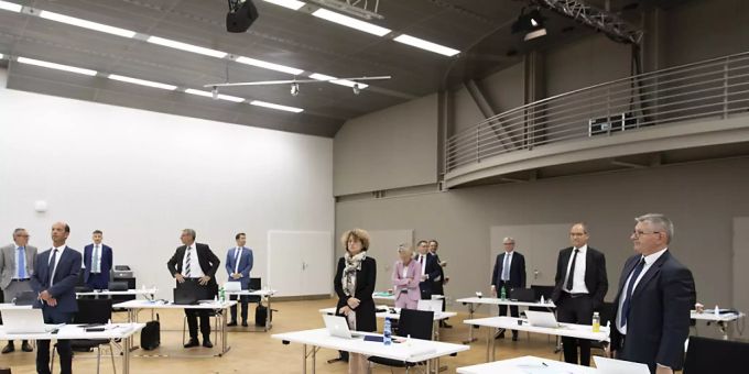 Die Ständerätinnen und Ständeräte müssen während der Sommersession nicht mehr aufstehen, um ihre Stimme abzugeben. (Archivbild) Die Ständerätinnen und Ständeräte müssen während der Sommersession nicht mehr aufstehen, um ihre Stimme abzugeben. (Archivbild)