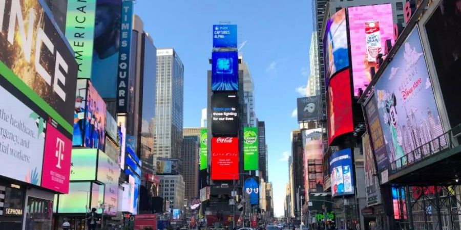 Der Times Square ist fast menschenleer. Foto: Benno Schwinghammer/dpa