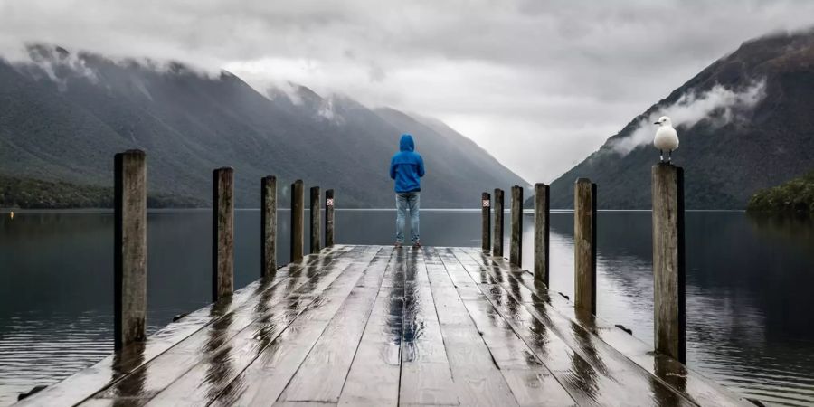 Mann im Regen