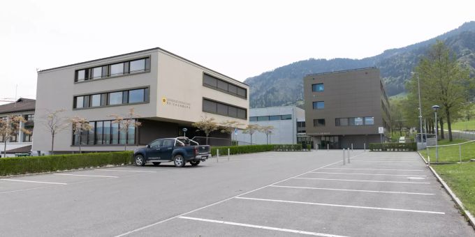 Schulhaus & Gemeinde - Reichenburg Schulhaus & Gemeinde - Reichenburg