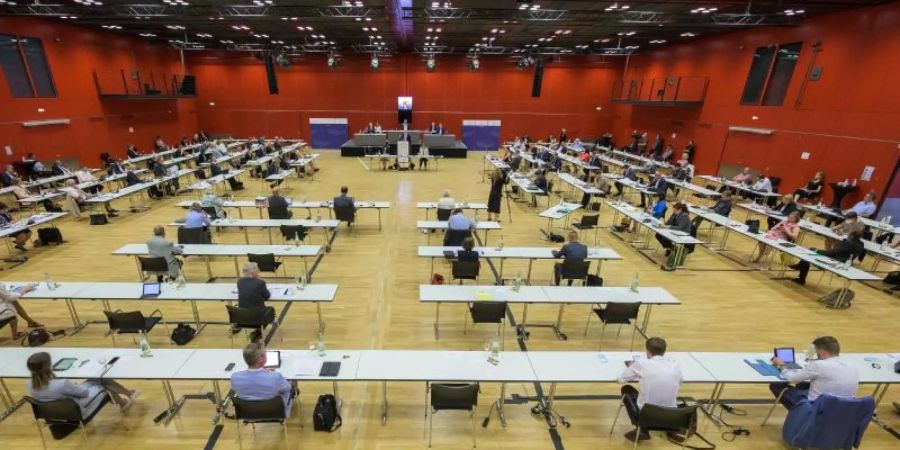 Die rheinland-pfälzischen Landtagsabgeordneten waren zuletzt in der Mainzer Rheingoldhalle zusammengekommen - um Abstand zu wahren. Foto: Andreas Arnold/dpa