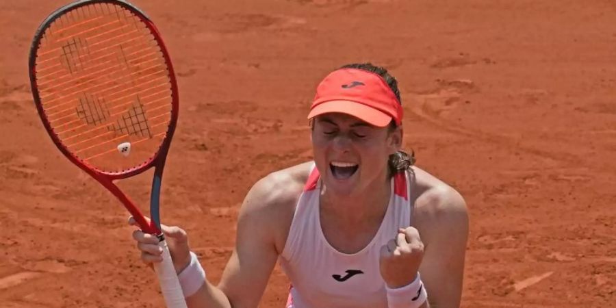 Tamara Zidansek feiert ihren Sieg im Viertelfinale. Foto: Christophe Ena/AP/dpa