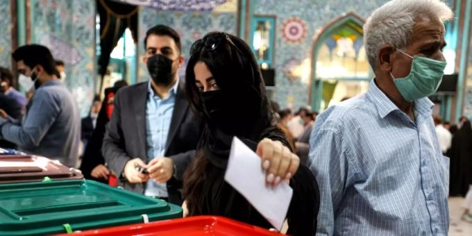 Stimmabgabe in Teheran Stimmabgabe in Teheran