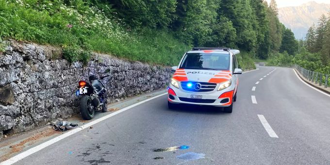 Am Motorrad entstand Sachschaden. Unfall