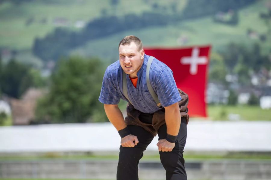 Mit vier Siegen und einem Gestellten schafft es der Innenschweizer in den Schlussgang beim Stoos Schwinget.