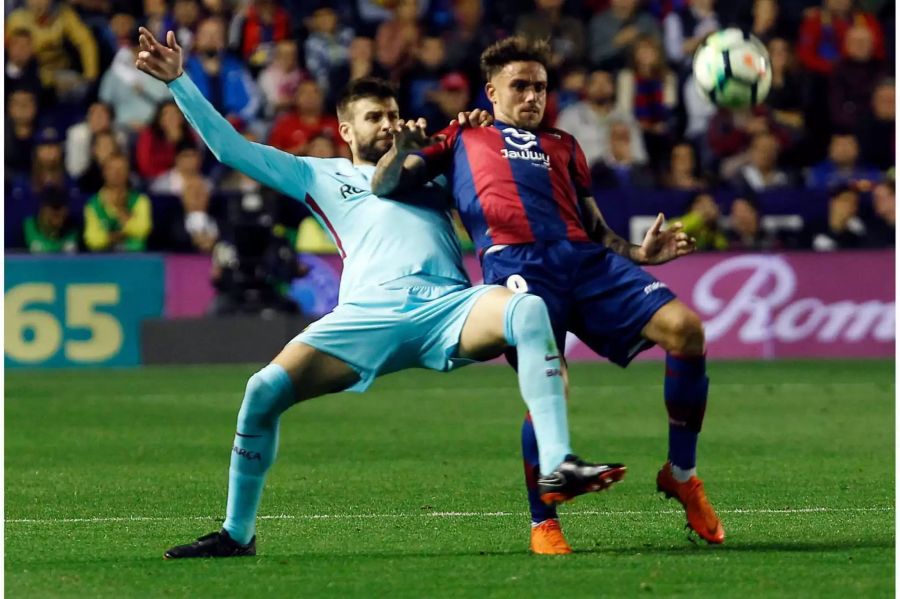 Barças Ungeschlagenheit ist zu Ende: Der spanische Meister verliert am zweitletzten Spieltag mit 4:5 gegen Levante. Dabei gelingt beinahe eine grossartige Aufholjagd. Barcelona liegt nach einer knappen Stunde mit 1:5 im Rückstand – doch es reicht nicht ganz zu Punkten.