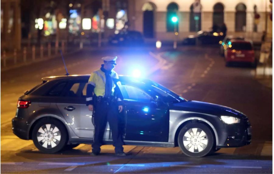 Die Polizei konnte einen Verdächtigen Mann festnehmen.