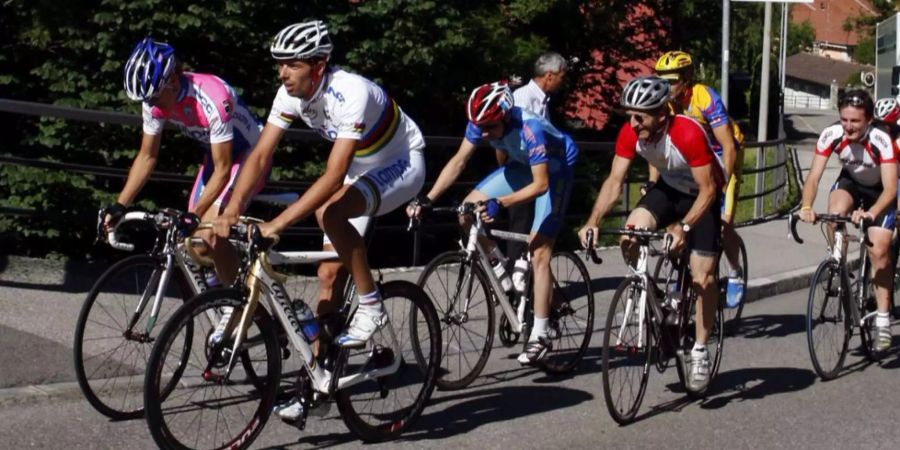 Während einer Tour auf Mallorca wurden deutsche Radfahrer von einem Auto erfasst und schwer verletzt. (Symbolbild)