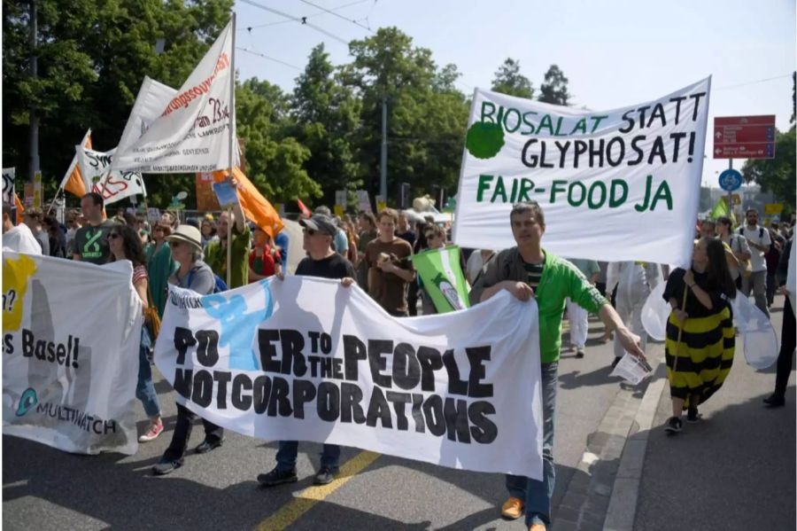 Die Demonstranten protestierten gegen Agrokonzerne.