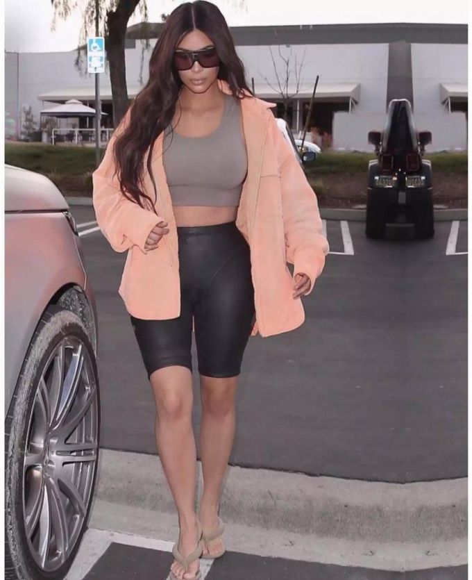 Aus Auto wird Ufo: Kim Kardashian West zeigt eine peinliche Photoshop-Panne. Kim Kardashian west