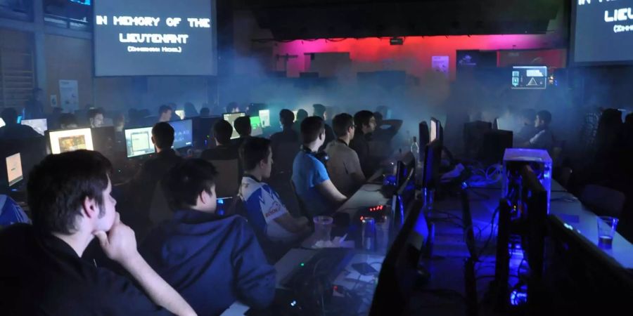 Traditionell wird die Butterlan mit einer Show offiziell eröffnet, anschliessend wird drei Tage lang Games gespielt und wenig geschlafen. - zvg